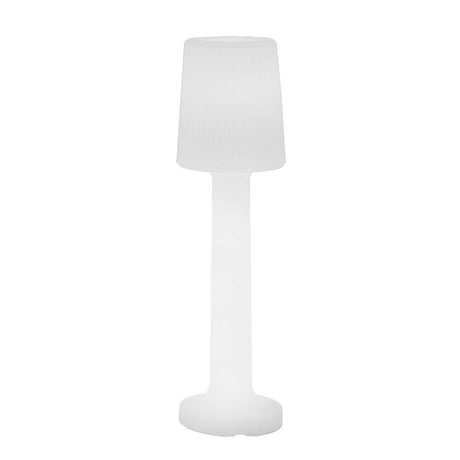 Lampadaire d’extérieur Carmen au design élégant, idéal pour les espaces intérieurs et extérieurs.
