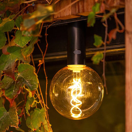 Edy LED batteridrevet pendellampe udendørs IP54 i vintage design, ideel til udendørs aktiviteter som camping og fiskeri.