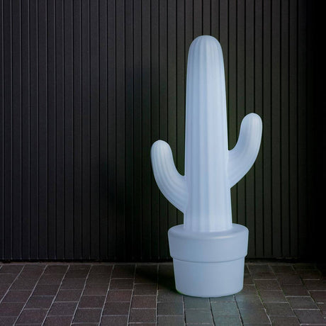 Lampada decorativa da esterno Kaktus come elegante lampada da terra con innovativo sistema di illuminazione LED-TUBE.