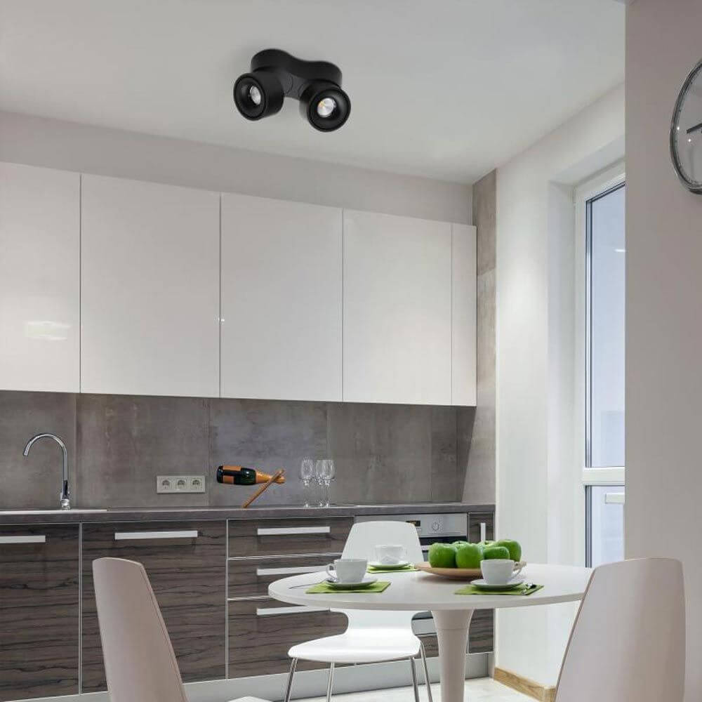 LED Deckenspot Simple 2x680lm Schwarz in moderner Küche, stilvolles und funktionales Design.