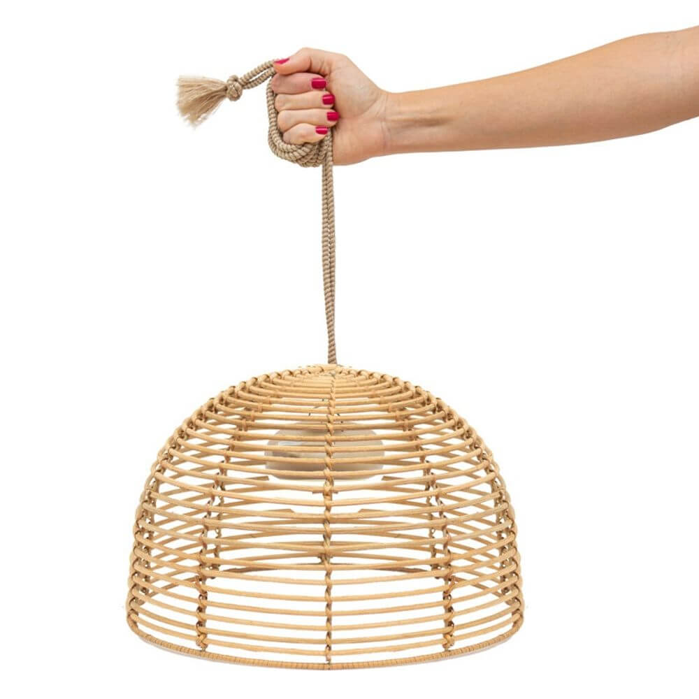 Boho-Style LED-Hängeleuchte Bossa in hellem Korbdesign für stilvolle Beleuchtung.