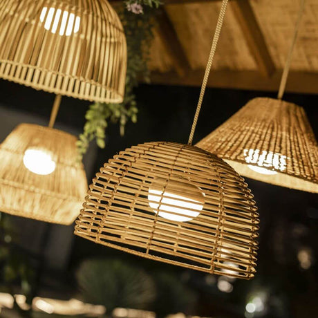 Boho-stil LED-hængelampe Bossa - stilfulde rattan-pendellamper til hyggelig udendørsbelysning.