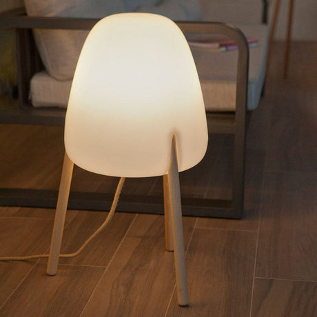 Rocket driepoot tafellamp met elegant design en houten poten, biedt uniek licht en stijl voor elk interieur.