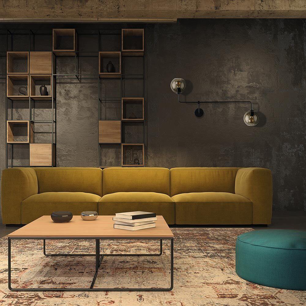 Moderne Wandleuchte Monaco im Retro-Look Schwarz über einem stilvollen Sofa in grünem Samt.