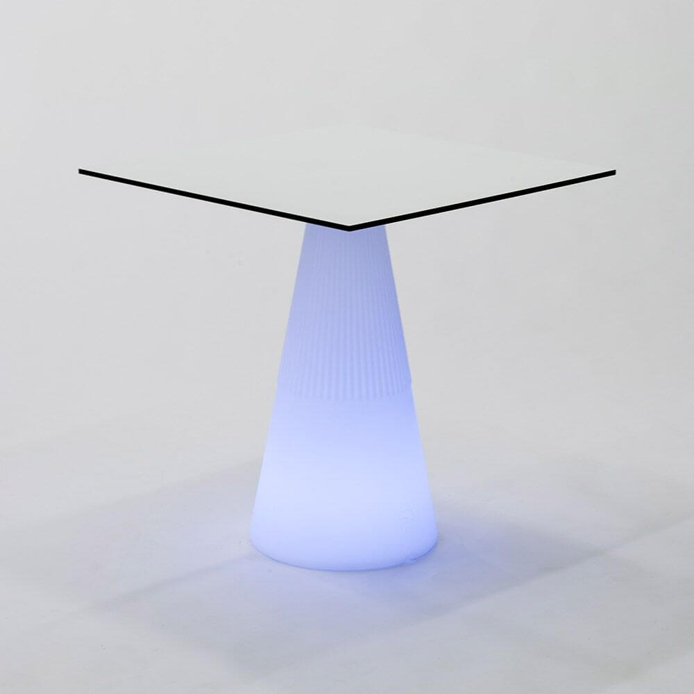 LED beleuchteter Solar-Tisch Itaca mit zentralem Fuß, weißem Holzbrett und blauer Beleuchtung.