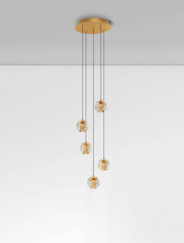 Alt Tag: Licio LED Pendelleuchte 5-flammig Ø 31cm 3000K Gold – elegante goldene Hängeleuchte mit fünf Kugelglas-Leuchten