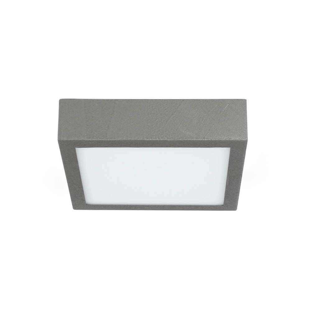 Box SQ LED-Deckenleuchte Medium mit elegantem Design und sandgestrahltem Diffusor aus Weißglas.
