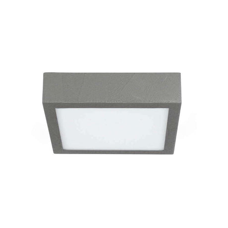 Box SQ LED-Deckenleuchte Medium mit elegantem Design und sandgestrahltem Diffusor aus Weißglas.
