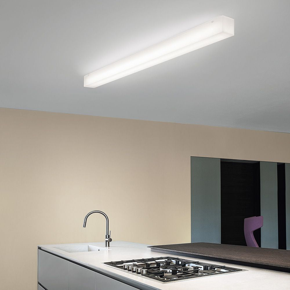 Gluèd SB LED-Deckenleuchte in moderner Küche, ideal für stilvolle Innenbeleuchtung.
