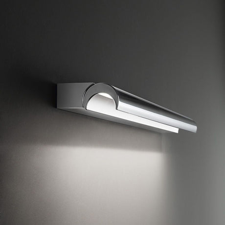 Halbpipe S LED-Wandleuchte an einer Wand montiert, modernes Design mit sanftem Licht.