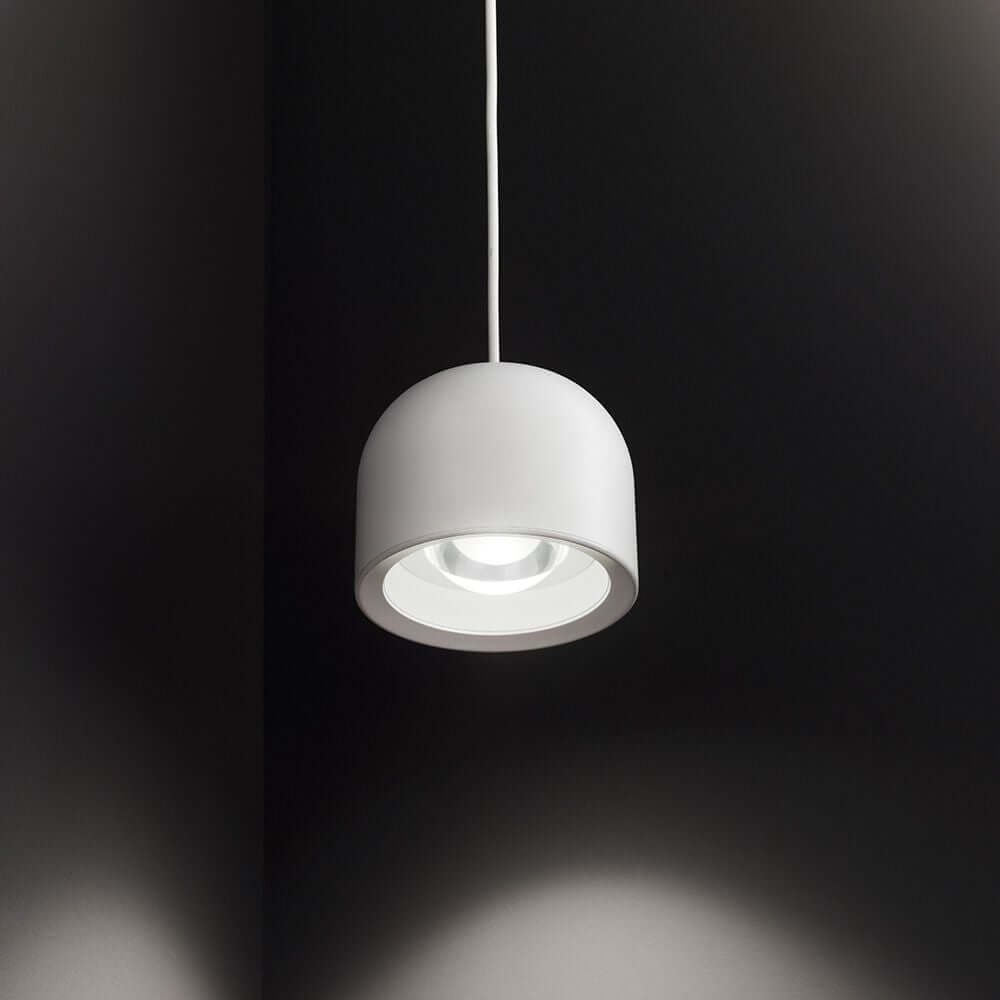 Moderne Outlook P LED-Pendelleuchte in Weiß, ideal für stilvolle Beleuchtung in jedem Raum.