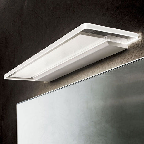Slimme Skinny LED-Wandleuchte Medium an einer Wand montiert, modernes Design mit sanfter Beleuchtung.