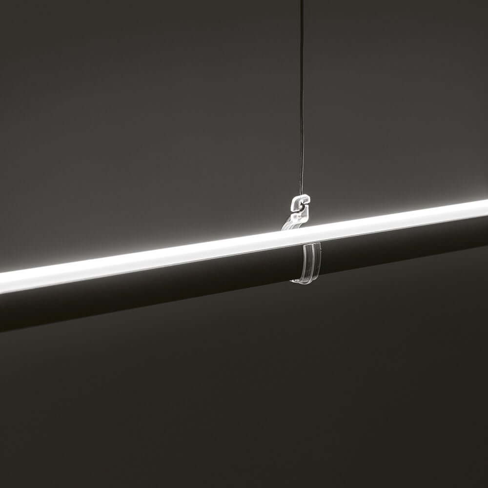 Straight P3 LED-Pendelleuchte Large in modernem Design, ideal für eine stilvolle Beleuchtung.