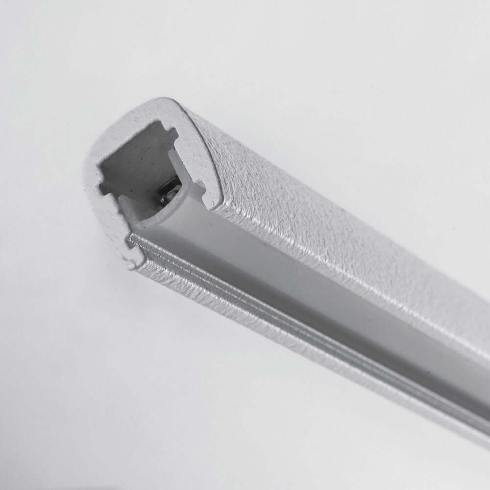 Straight W LED-Wandleuchte Large - Detailansicht der modernen Wandlampe in Weiß.