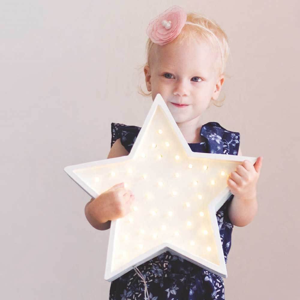 Mädchen mit Stern Holzlampe Little Lights, dimmbar, beliebtes Kinderzimmer-Accessoire.