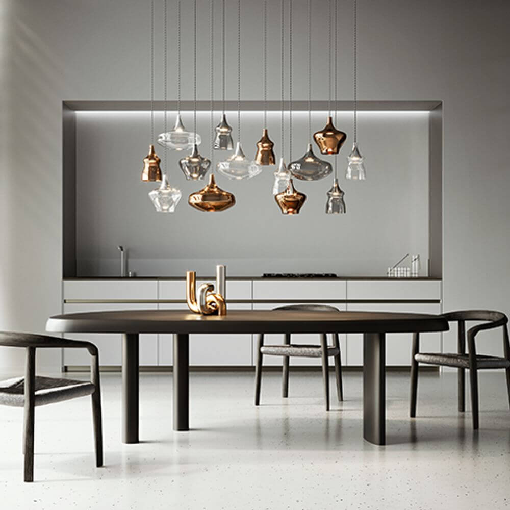 Lodes Nostalgia Glass Small 12cm LED Hängelampe in eleganter Wohnumgebung über einem modernen Esstisch.