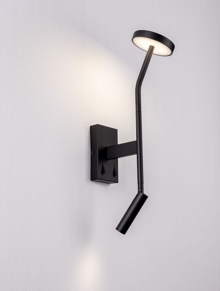 Logos Wandleuchte 3000K Schwarz an der Wand montiert, modernes Design und stimmungsvolle Beleuchtung.