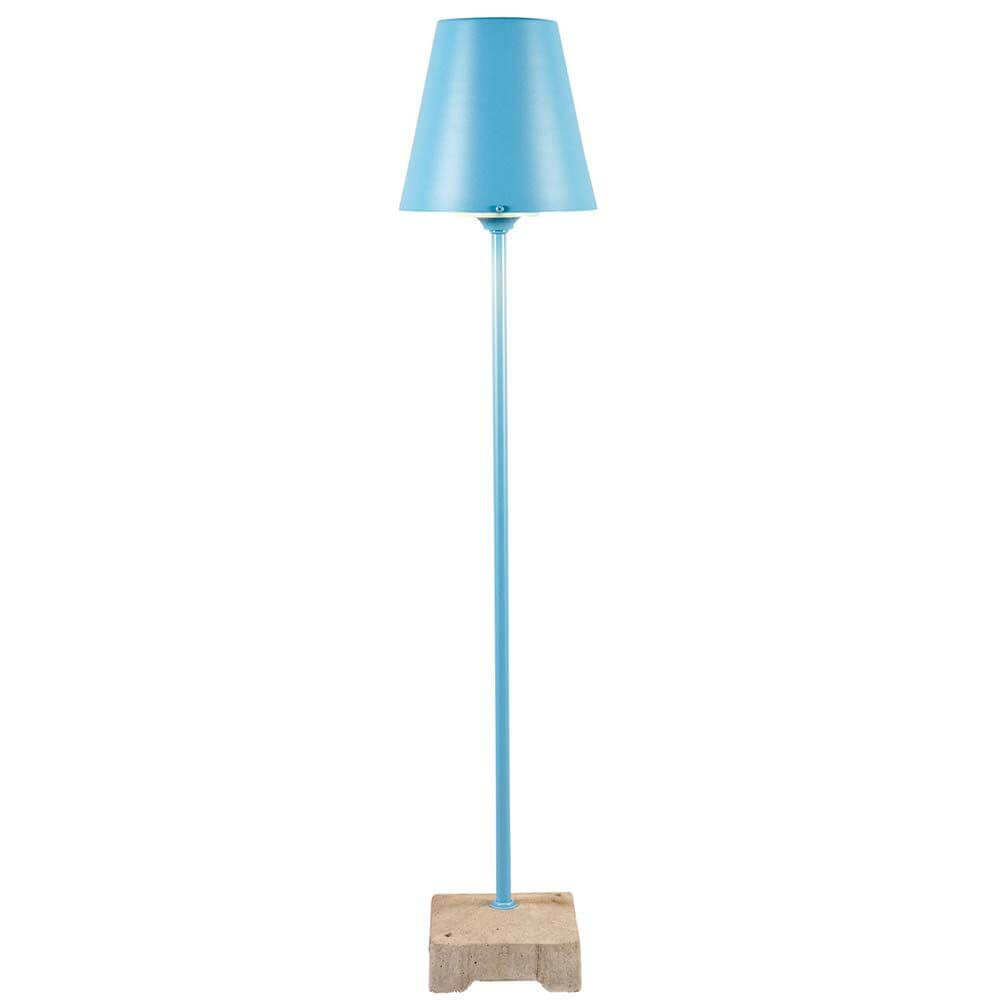 Lucca Terrassenleuchte mit massiven Betonfuß Blau – stilvolle Beleuchtung für den Außenbereich.