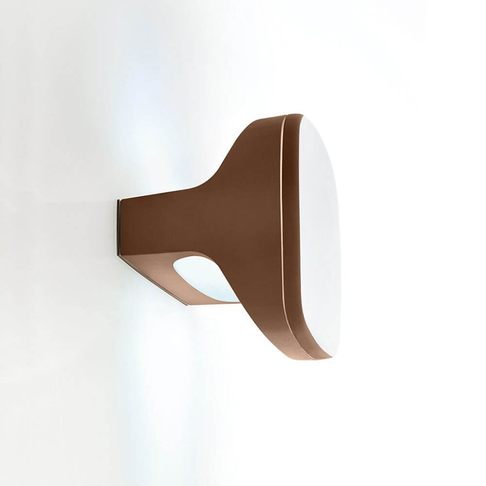 Luceplan Sky Außenlampe in modernem design für Wandmontage, ideal für gezielte Beleuchtung im Außenbereich.