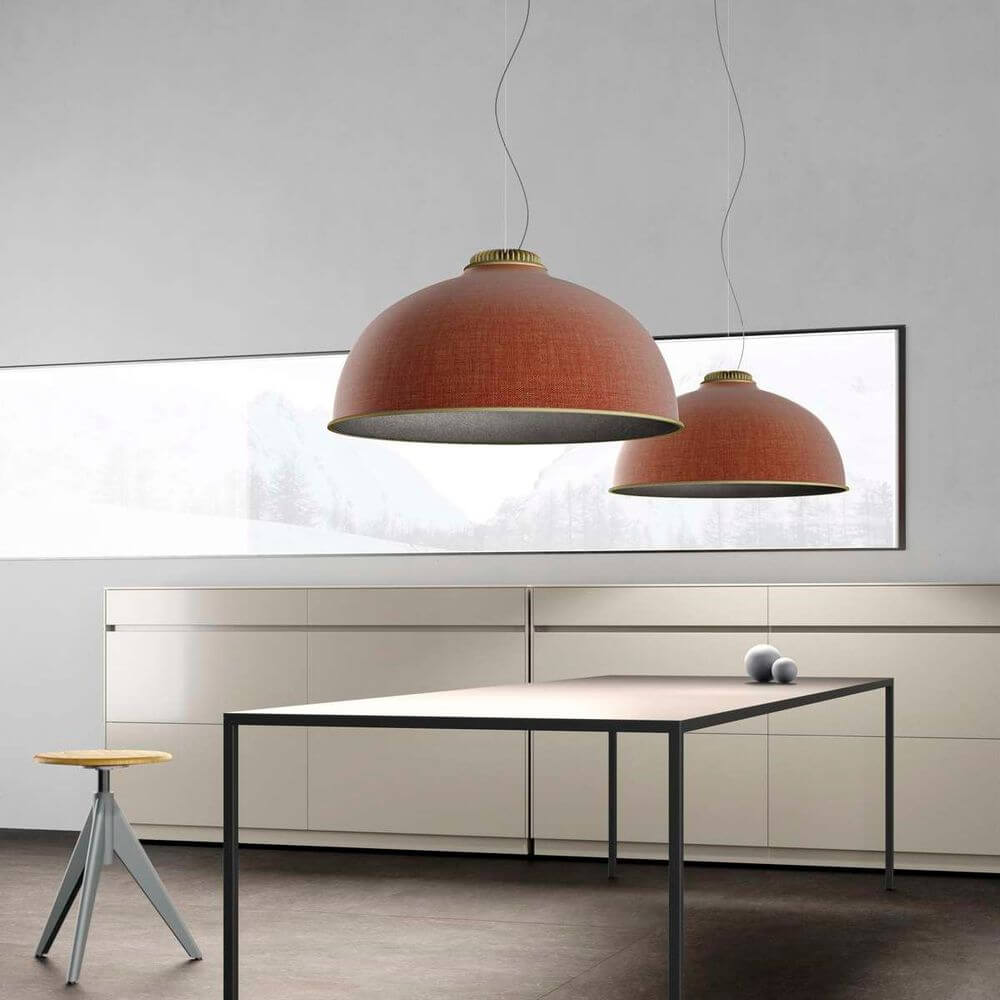 Luceplan Farel LED Hängeleuchte Aufhängung 23W 2700K in modernem Interieur mit Holzstuhl.