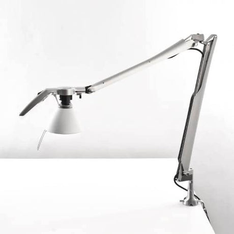 Luceplan Fortebraccio Tischklemme Metall – elegante Schreibtischlampe mit flexiblem Gelenk und modernem Design.