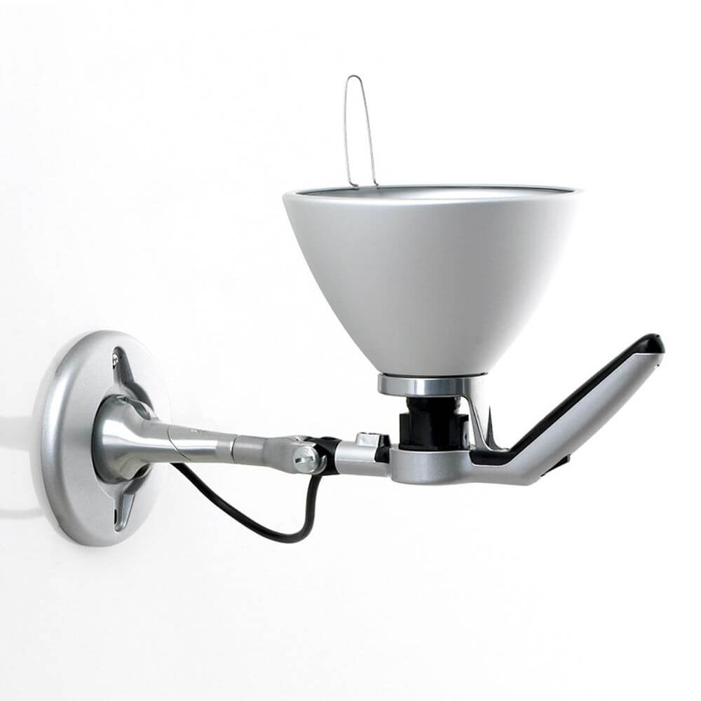 Luceplan Fortebraccio Wand- & Deckenspot Ø 16cm in elegantem Design, vielseitig einsetzbar für optimale Lichtpositionierung.