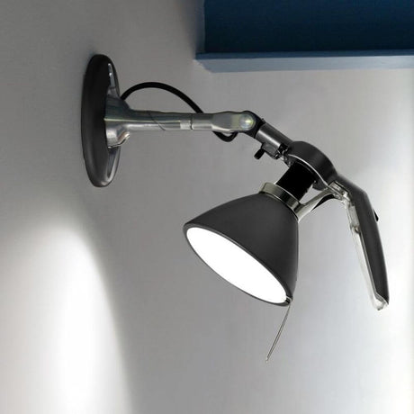 Luceplan Fortebraccio spot mural et plafonnier Ø 11 cm avec bras flexible et interrupteur intégré.
