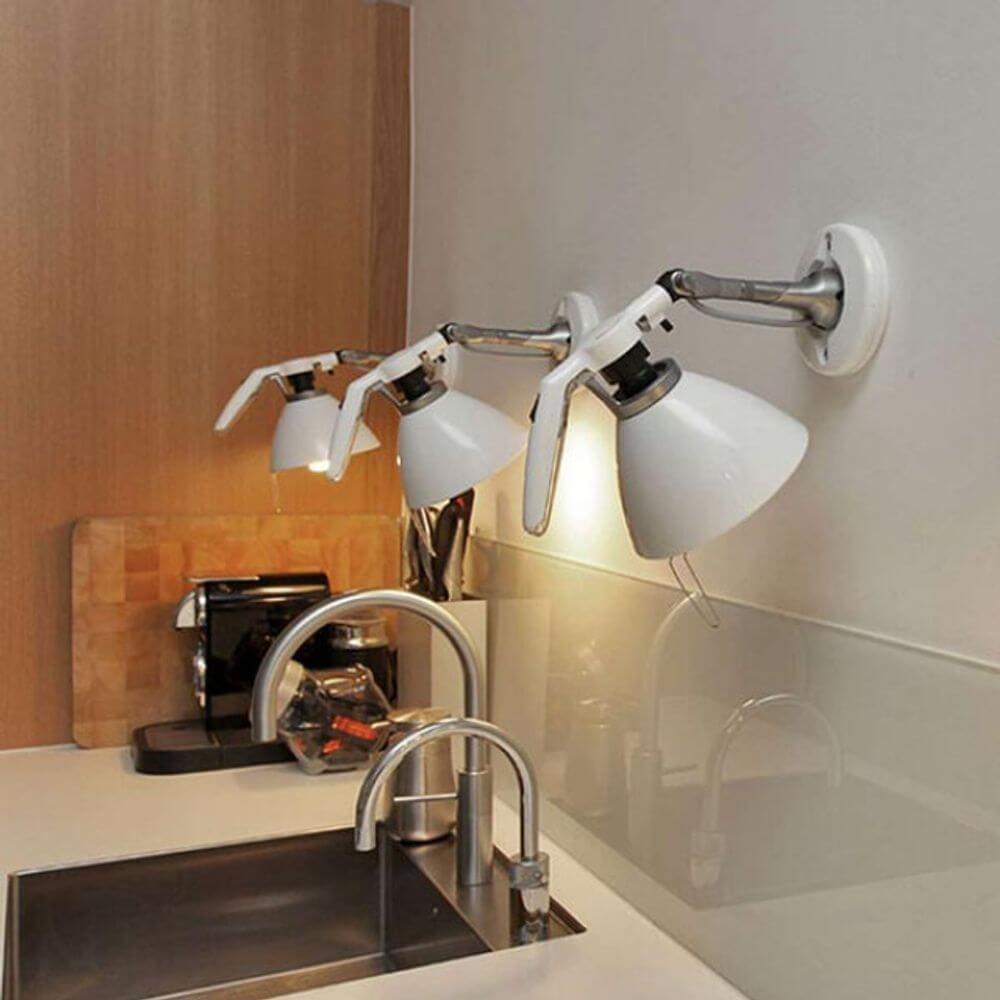 Luceplan Fortebraccio Wand- & Deckenstrahler Ø 11cm im modern gestaltetem Küchenbereich.