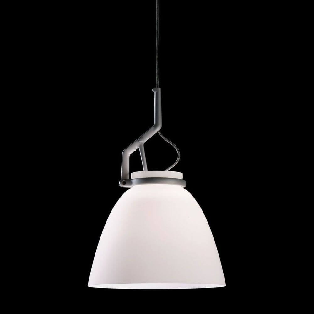 Luceplan Glassglass Hängelampe Large mit eleganter Aluminiumstruktur und Glaslampenschirm in Weiß.