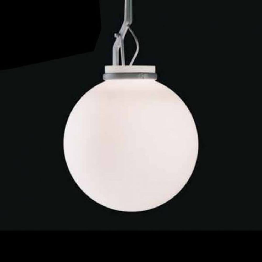 Luceplan Glas Hängelampe in großer, runder Form mit weißem Glas und eleganter Aufhängung.