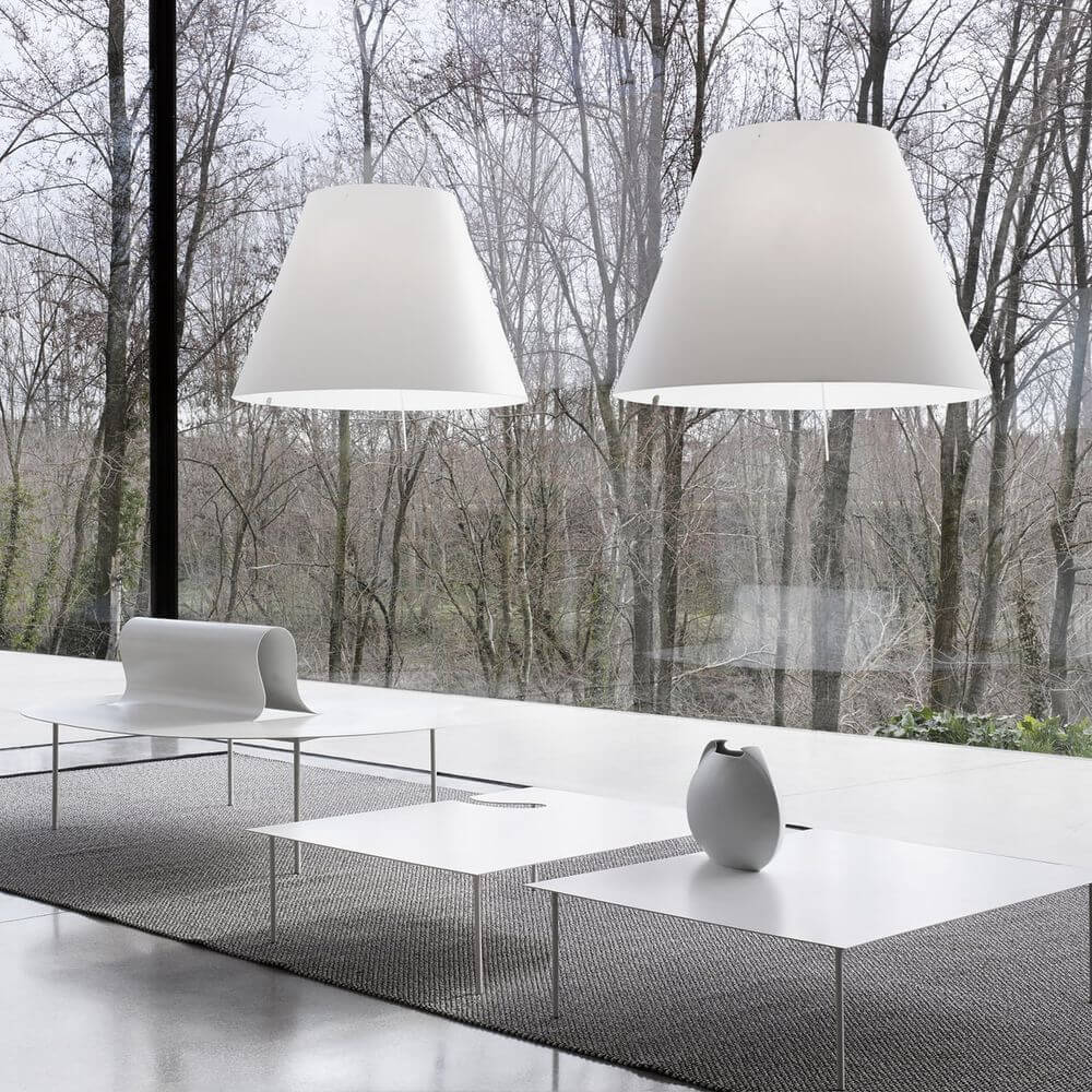 Luceplan Hängelampe Grande Costanza mit Sensor-Dimmer in modernem Raumdesign und natürlichem Licht.