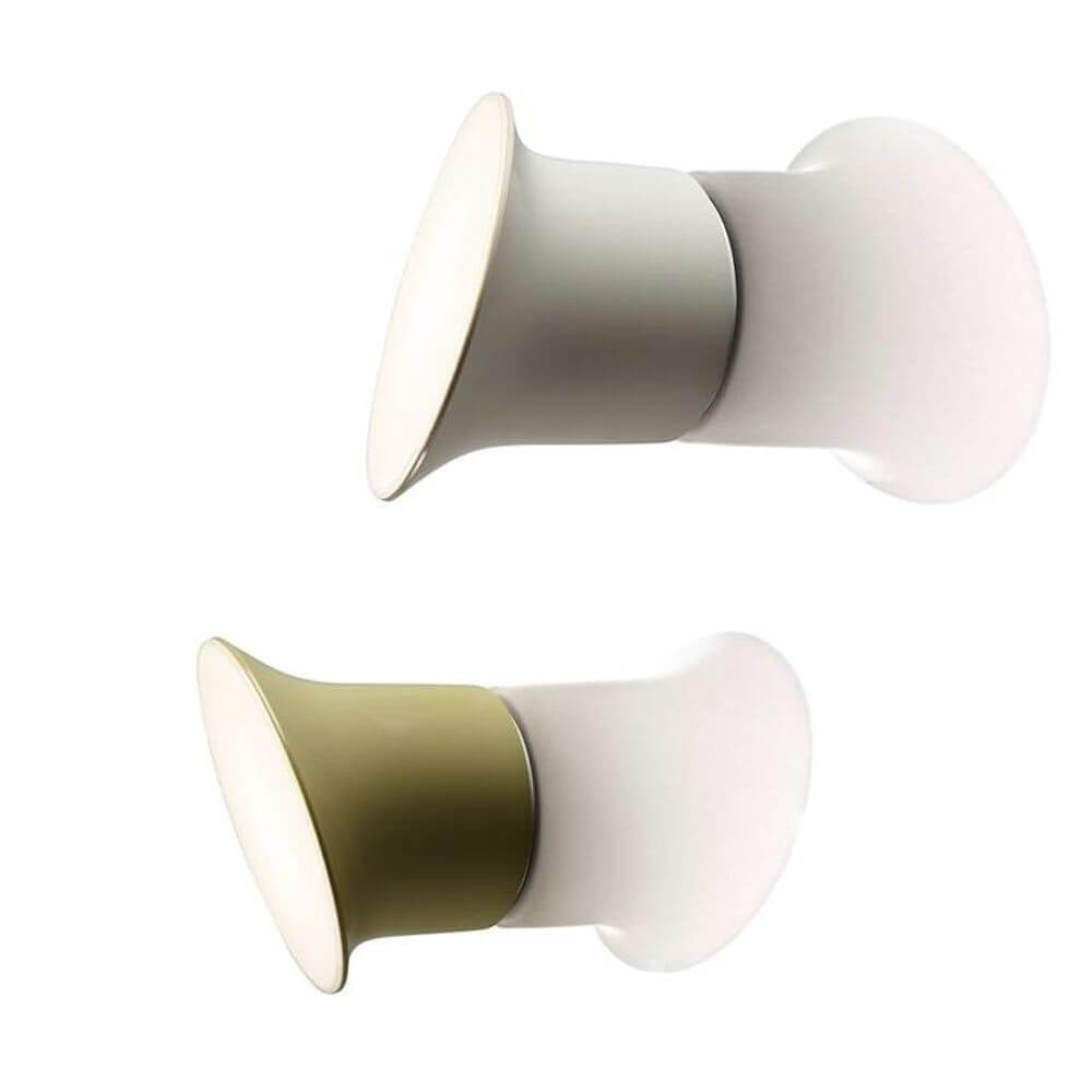 Zwei Luceplan LED Außen-Wandlampen Ecran IP65 in Weiß und Olivgrün, ideal für Innen- und Außenbeleuchtung.