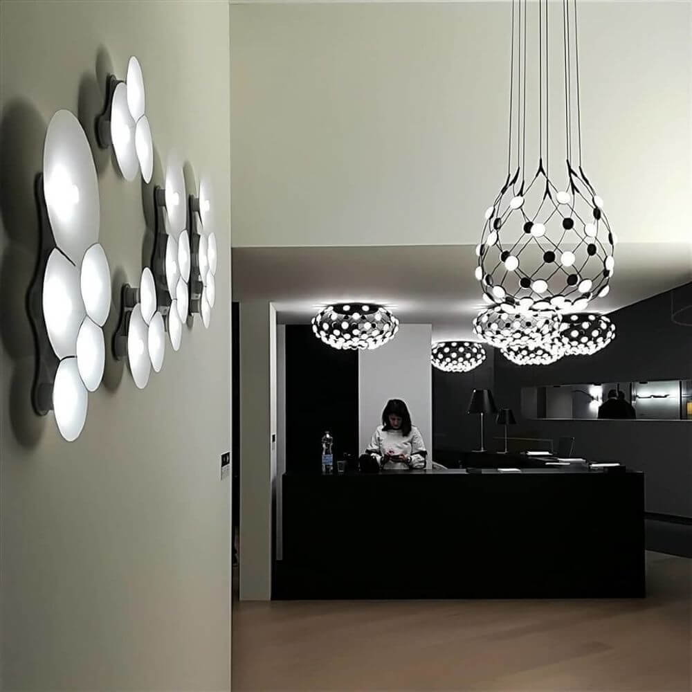 Luceplan LED Hängelampe Mesh Ø 55cm, max. 100cm im modernen Raum mit stilvollen Leuchten.