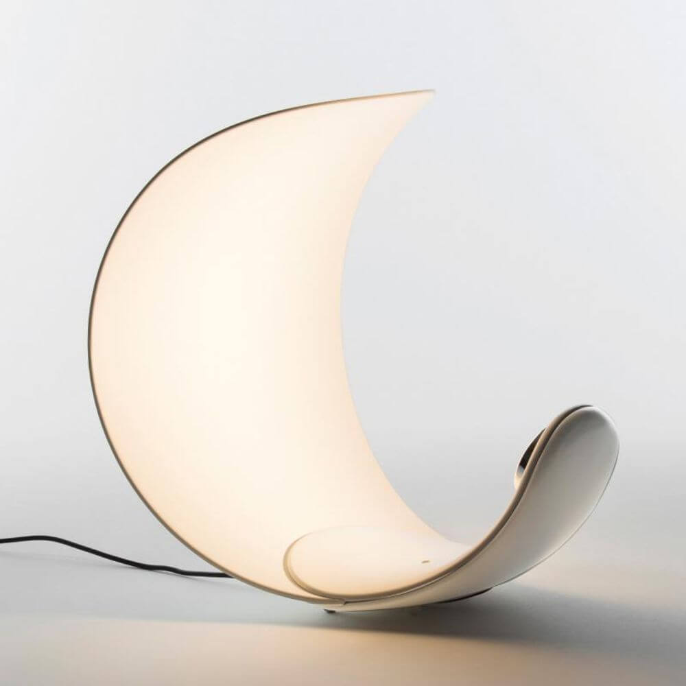 Luceplan LED Tischlampe Curl Dimmbar mit modernem, verspieltem Design und dimmbarem Licht.