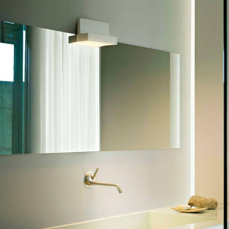 Luceplan LED Wandleuchte Any 23cm weiß, elegantes Design mit modularer Flexibilität im Badezimmer.