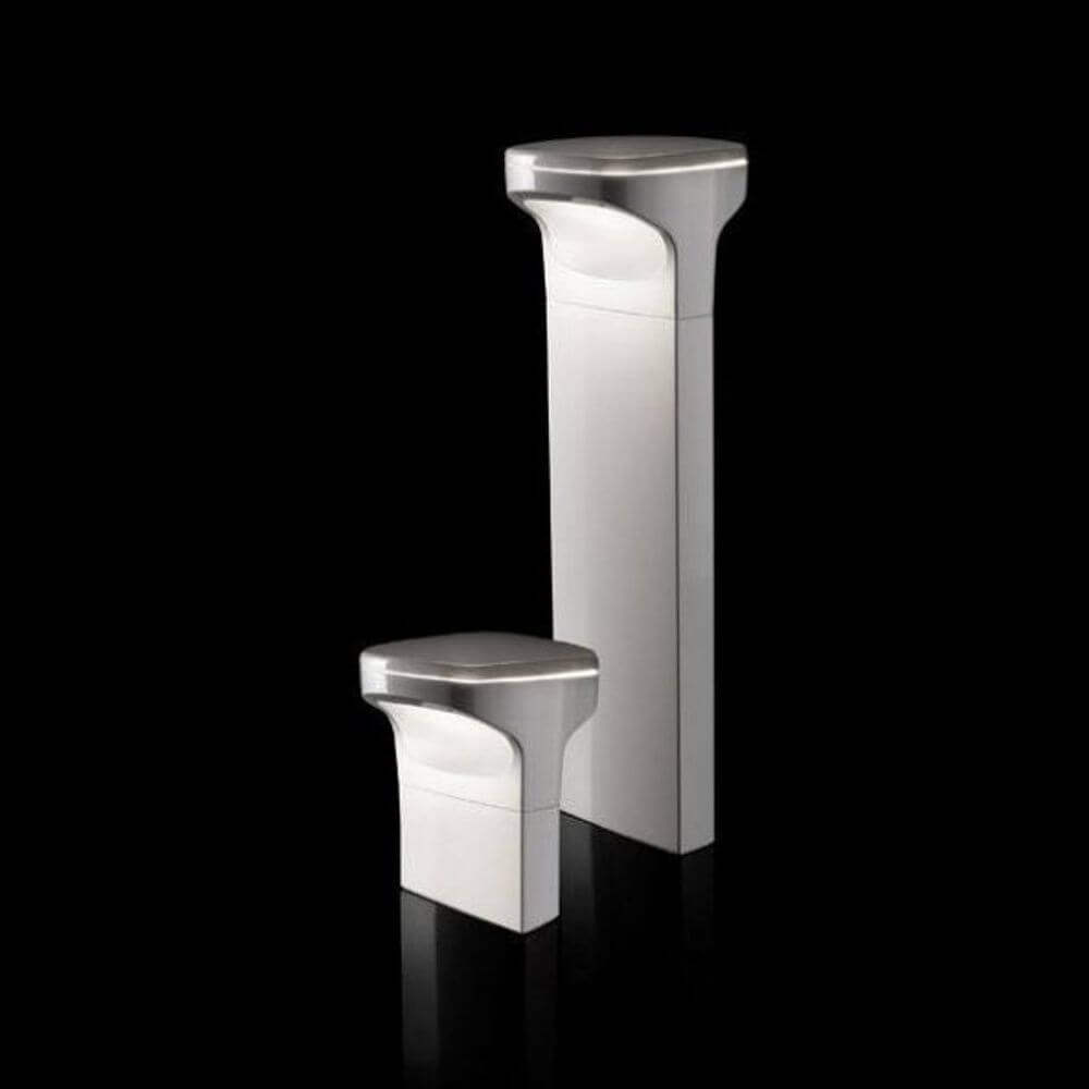 Luceplan Pollerlampe Sky 70cm IP65 in modernem Design, ideal für Außenbeleuchtung, präsentiert in weißem Finish.