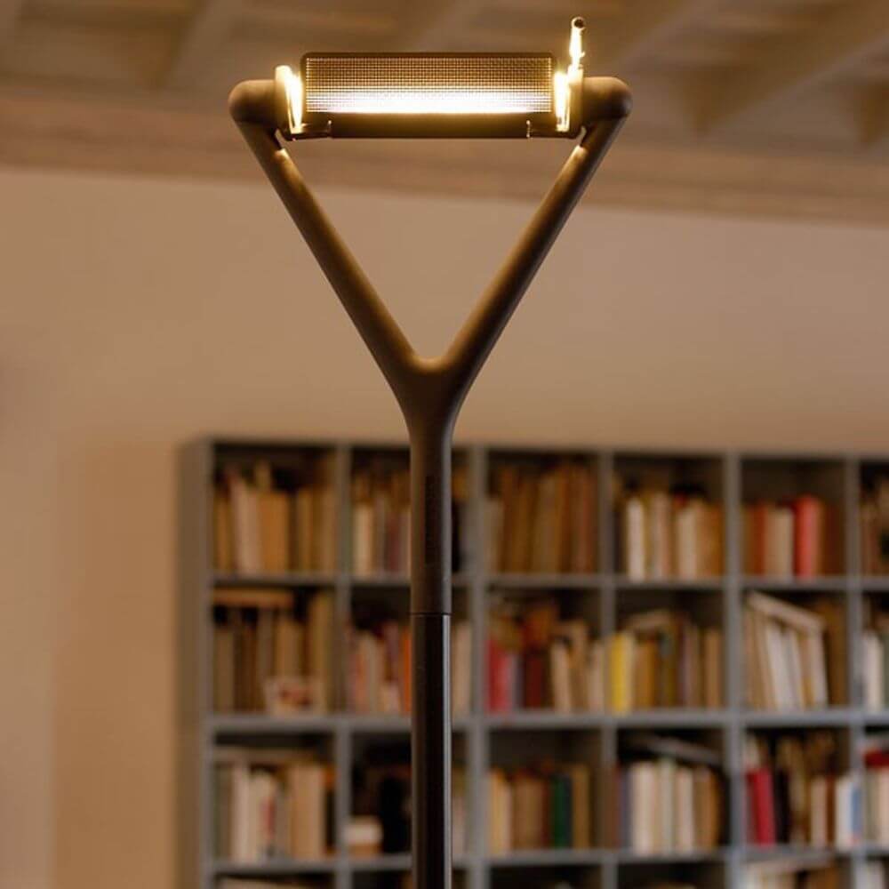 Luceplan Stehleuchte Lola 200cm in elegantem Design, ideal für moderne Wohnräume.