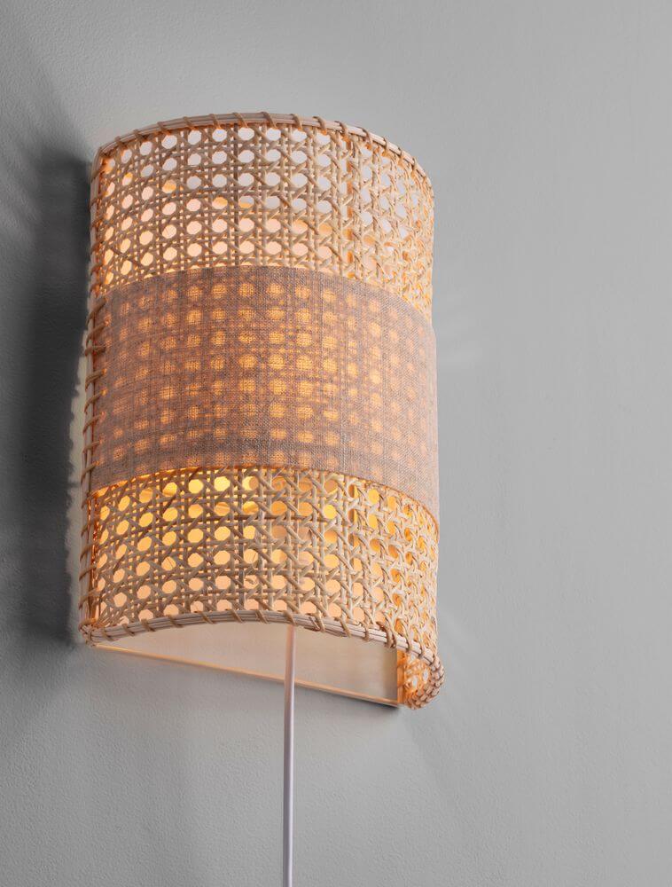 Lum Wandleuchte Natur aus Rattan, warmes Licht, dekorativ für Wohnräume, moderne Wandlampe.