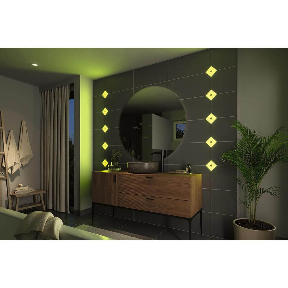 LumiTiles LED Fliesen Square Set im Bad, dekorative Beleuchtung mit RGBW-Farbwechsel und minimaler Einbautiefe.