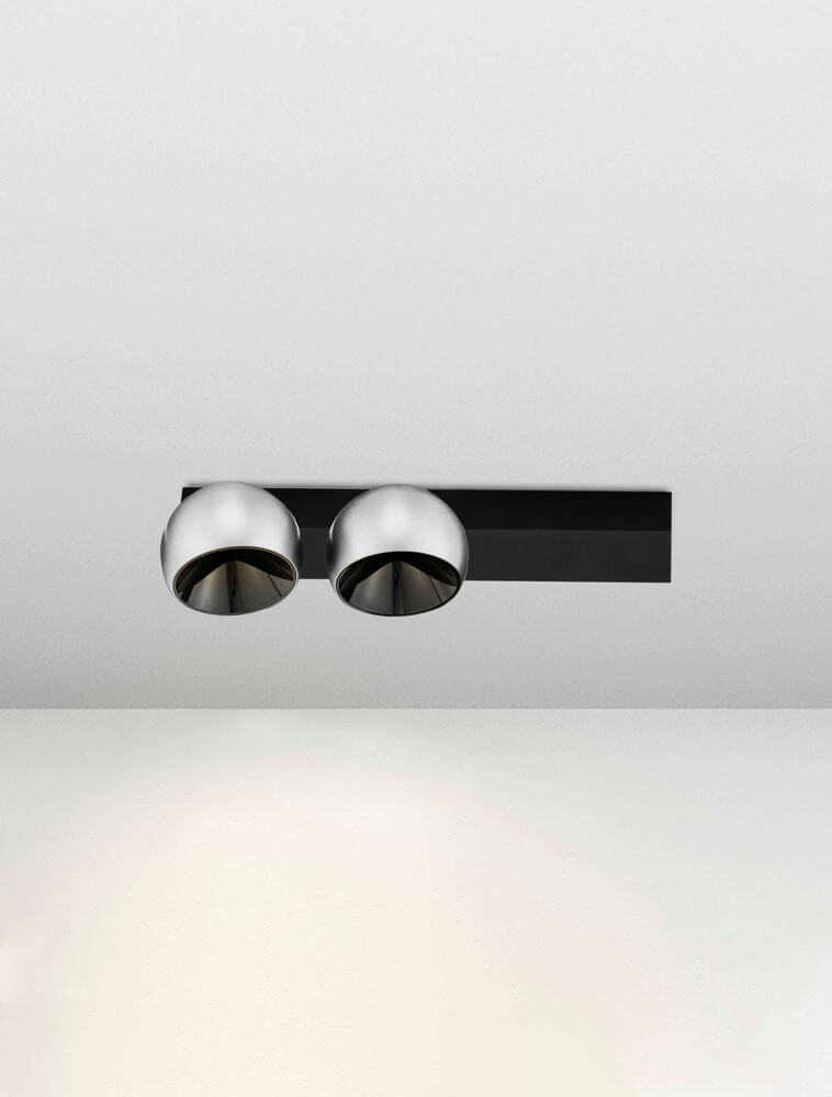 Lusa LED Wandleuchte 2-flammig 3000K mit schwenkbaren Lichtköpfen in edlem Design.