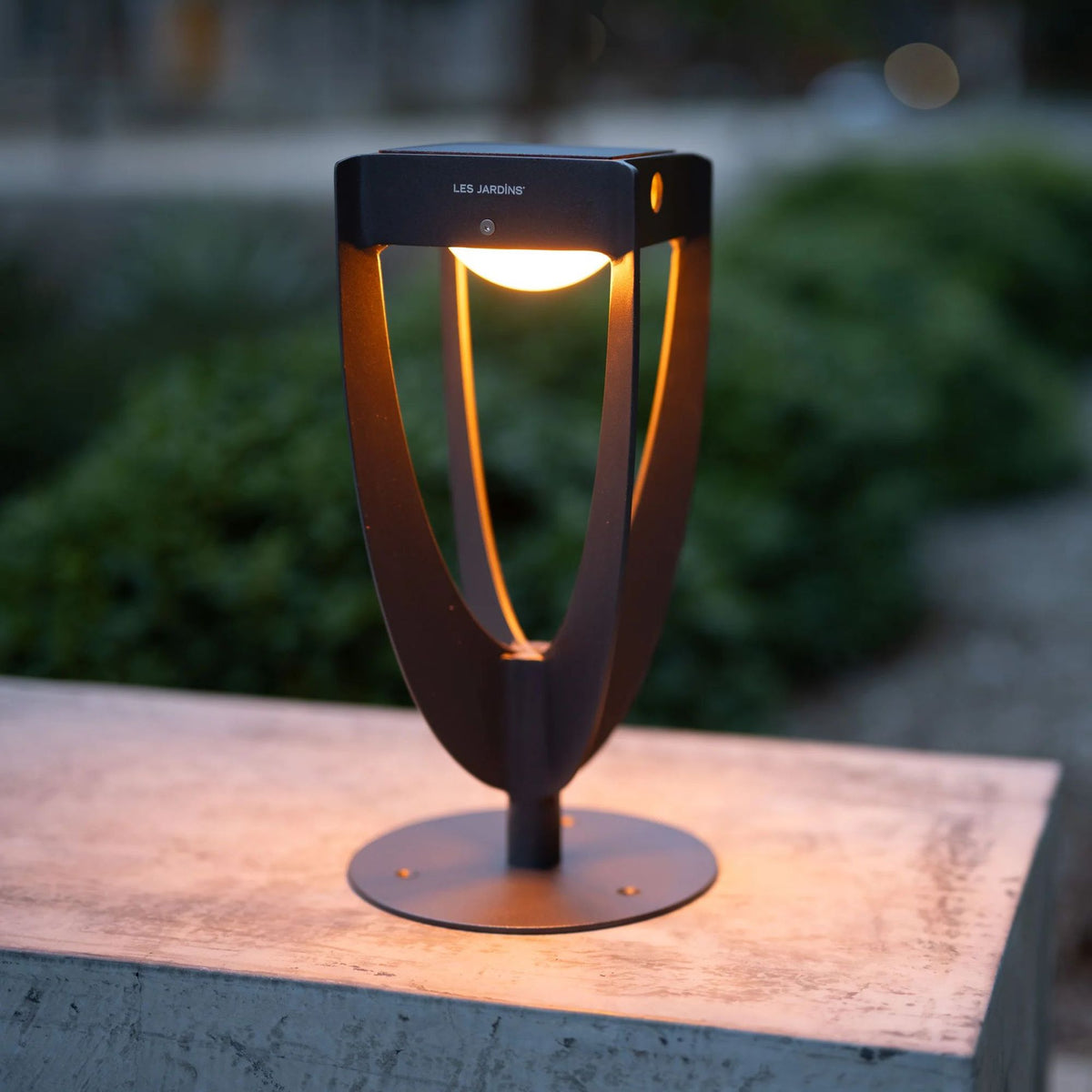 Solar path light Tulip black with LED lighting, height-adjustable 47cm, front view at dusk