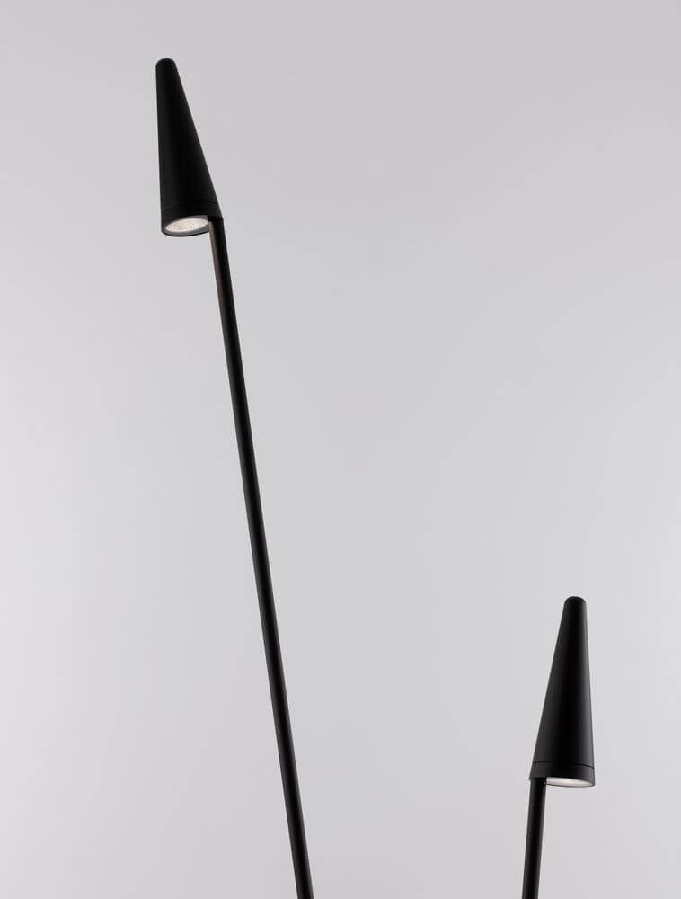 Mabel LED Außenwegeleuchte 3000K Schwarz IP54 - Moderne Standleuchte mit futuristischem Design und LED-Technologie.