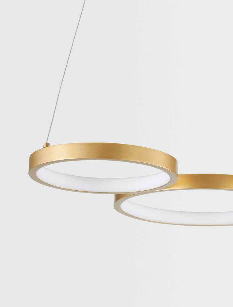 Magnus LED Pendelleuchte 3-flammig 3000K im eleganten Design mit kreisrunden Leuchtmitteln in Gold.