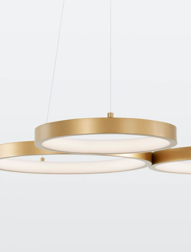 Magnus LED Pendelleuchte 3-flammig 3000K mit drei kreisrunden Leuchtmitteln in Gold für stilvolles Ambiente.