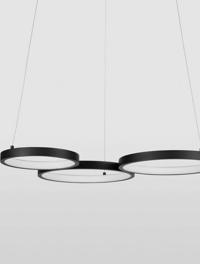 Magnus LED Pendelleuchte 3-flammig 3000K mit drei runden, schwarzen Leuchtmitteln für ein stilvolles Ambiente.