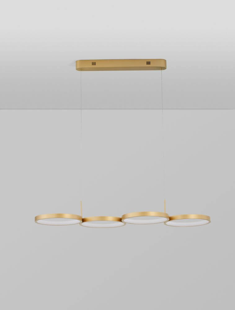 Magnus LED Pendelleuchte 4-flammig 3000K in modernem, minimalistischem Design mit goldenen Ringen.