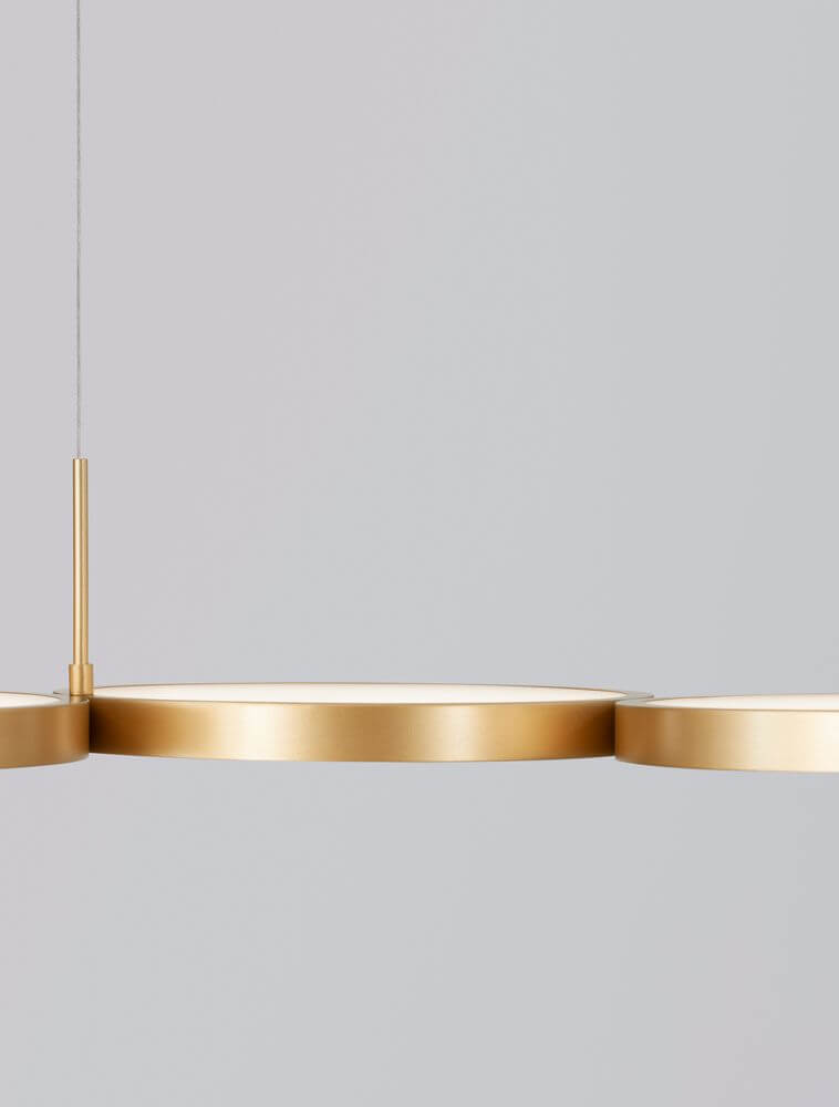 Magnus LED Pendelleuchte 4-flammig 3000K in elegantem Golddesign für stilvolle Wohnräume.