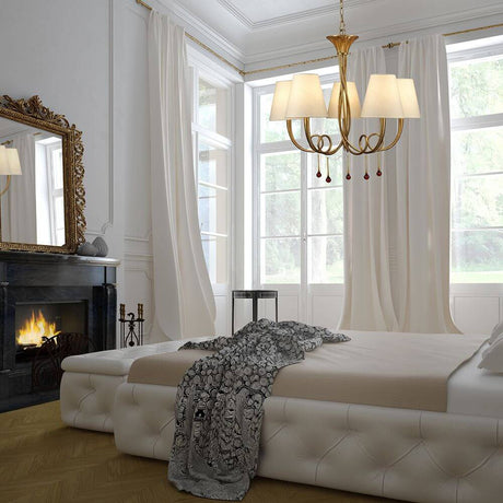 5-flammig Pendelleuchte Paola in elegantem Schlafzimmer mit gemütlicher Atmosphäre.