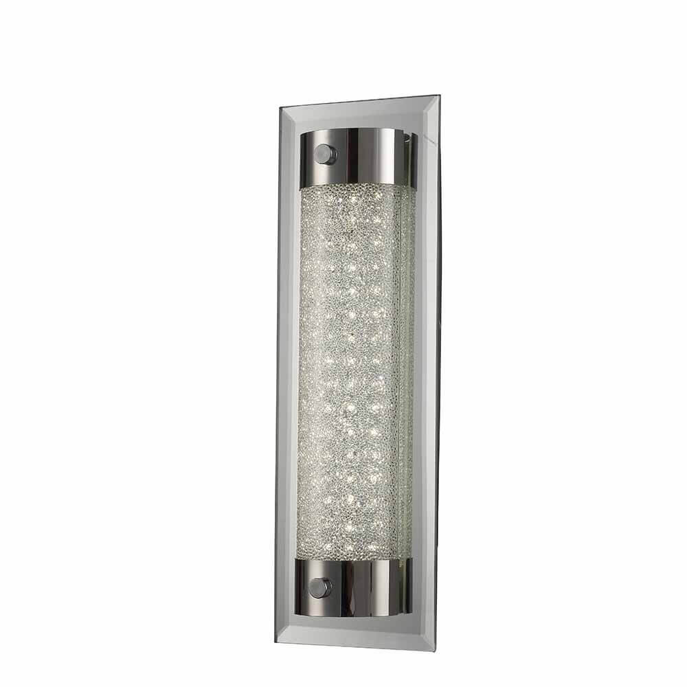LED Wandlampe Tube Chrom Glas an Wand, modernes Design mit hochwertigem Metall und Glas.