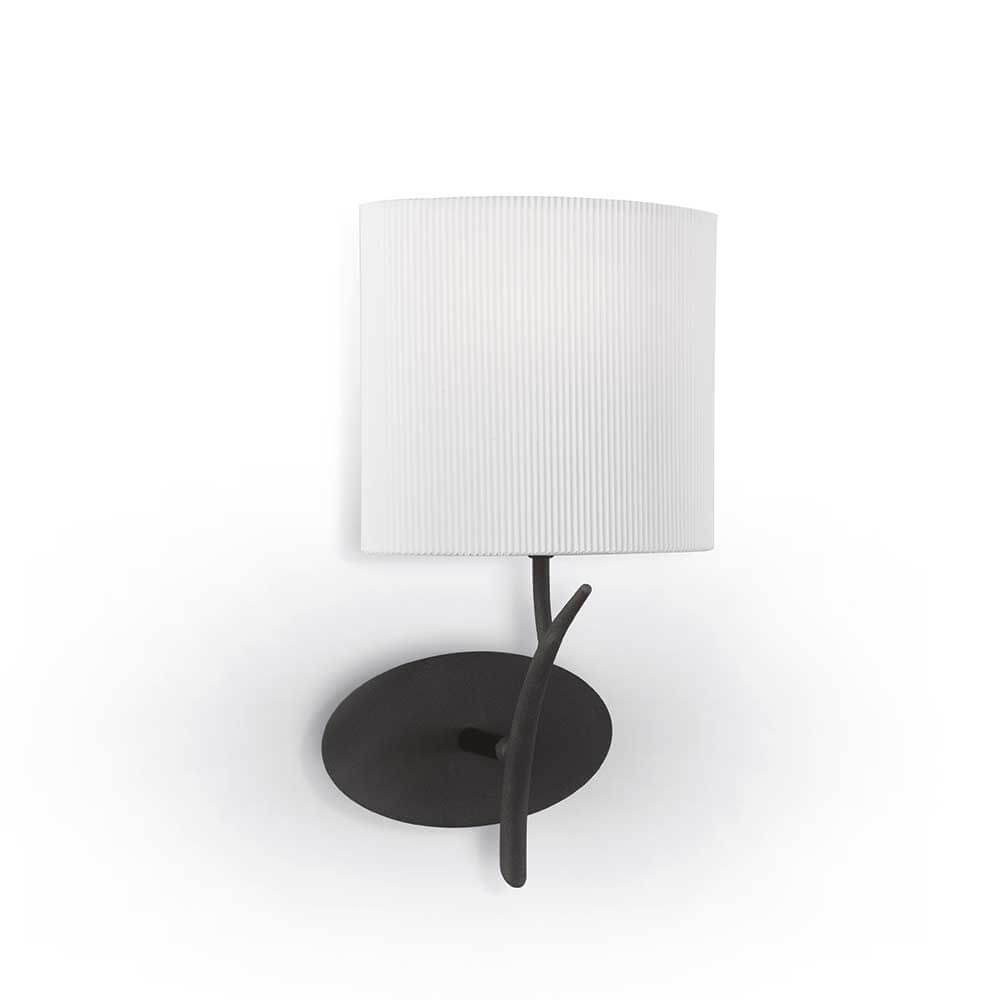 Eve Wandlampe mit runder Form, schwarzem Metall und weißem Textilschirm, ideal für stilvolle Räume.